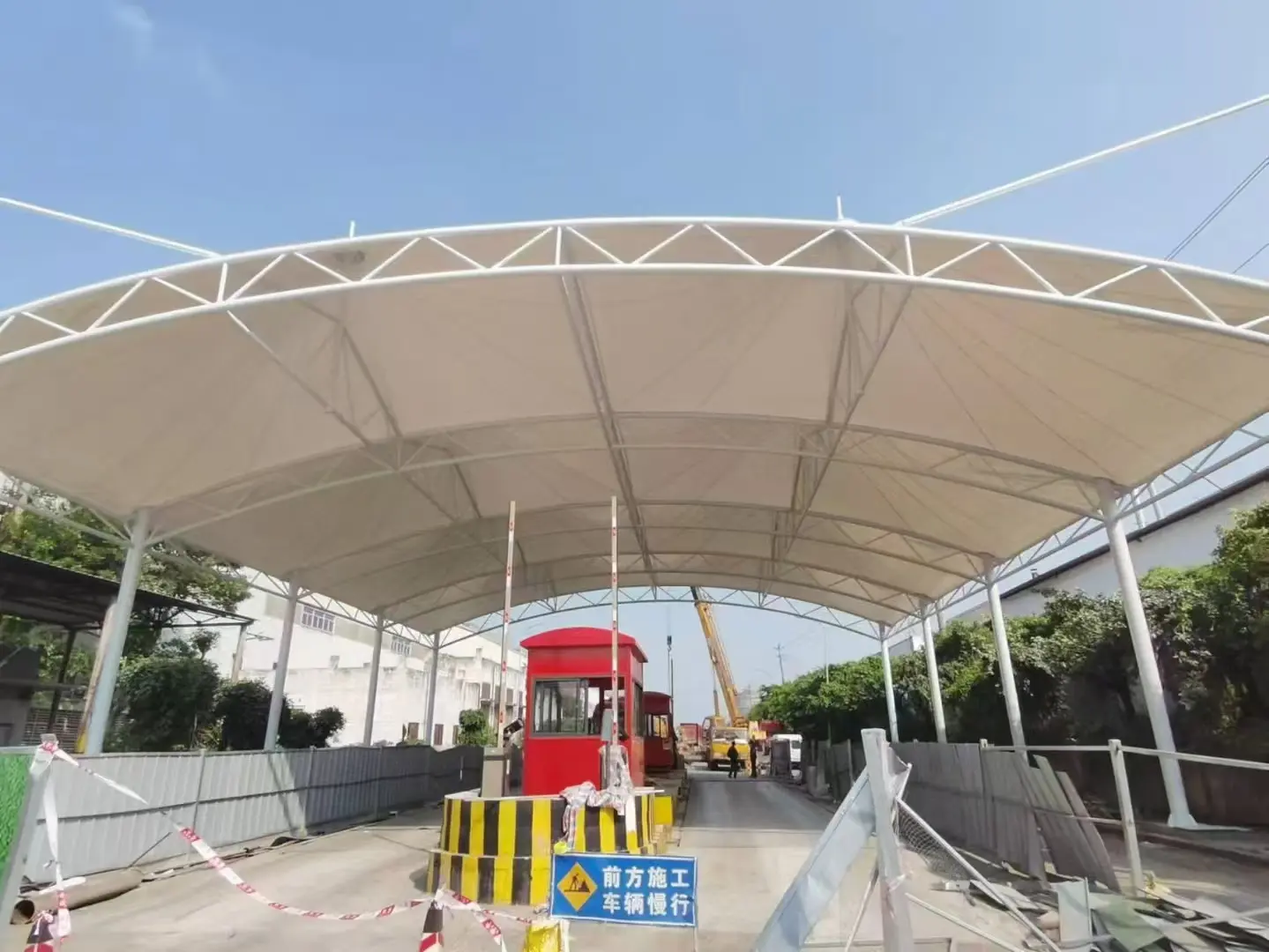 【贵州绥阳雨棚】怎么选择【源头工厂】：解决雨棚建造盲目选择的选型标准